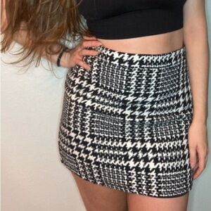 Altar'd State Black White Houndstooth Mini Skirt Size Large Preppy Schoolgirl